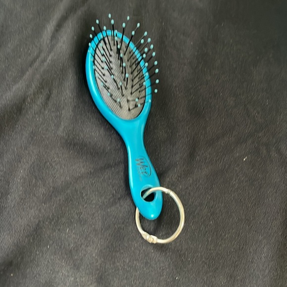 NIB 3 piece Moroccan Oil Fragrance Mist, scented candle and brush keychain . - Picture 7 of 8